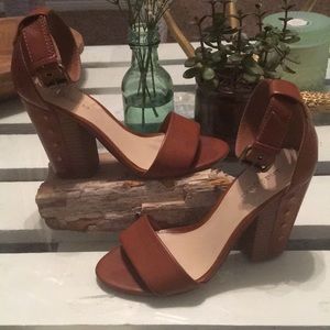 Indigo rd. Size 6 brown block heel sandal